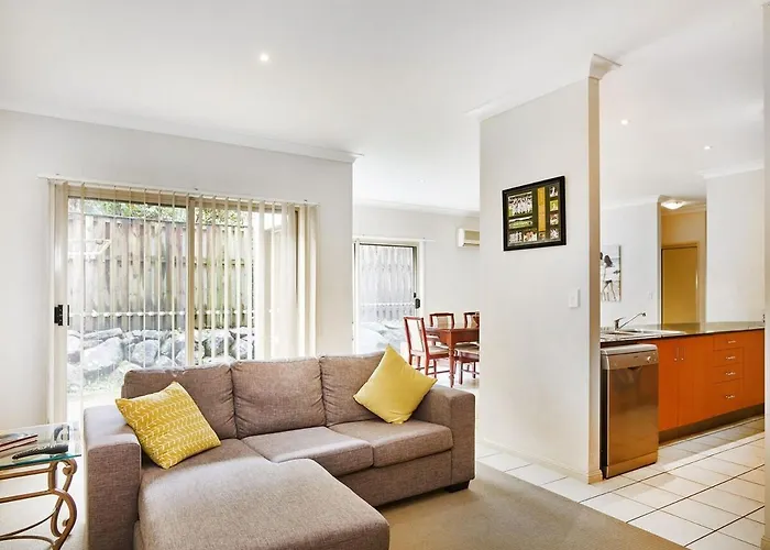 Chic Double Story Entire Home In Gold Coast