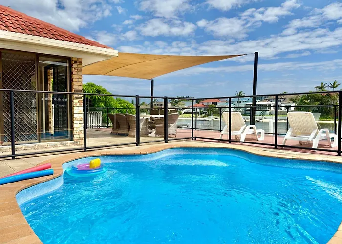 Waterfront Family House With Pool, Bbq