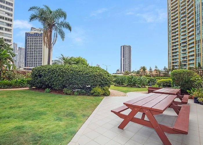 2 Bdrm 2 Bthrm Beachfront Apartment Surfers Paradise