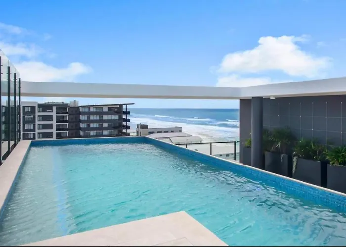 Luxury Palm Beach Getaway