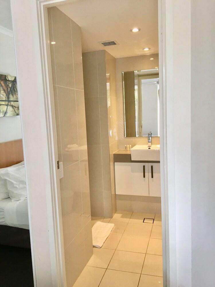 Breakfree Diamond Aparthotel 4*
