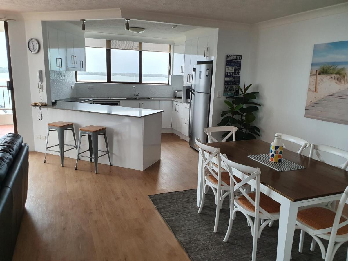 Broadwater Shores Waterfront Aparthotel 3*
