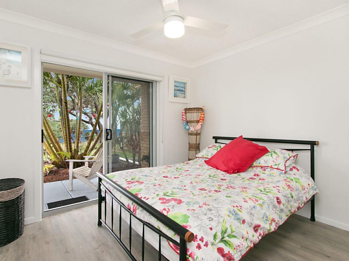 Shoreside Unit 1 - Absolute Beachfront Ground Level Unit In Tugun - Wi-fi Included Apartment