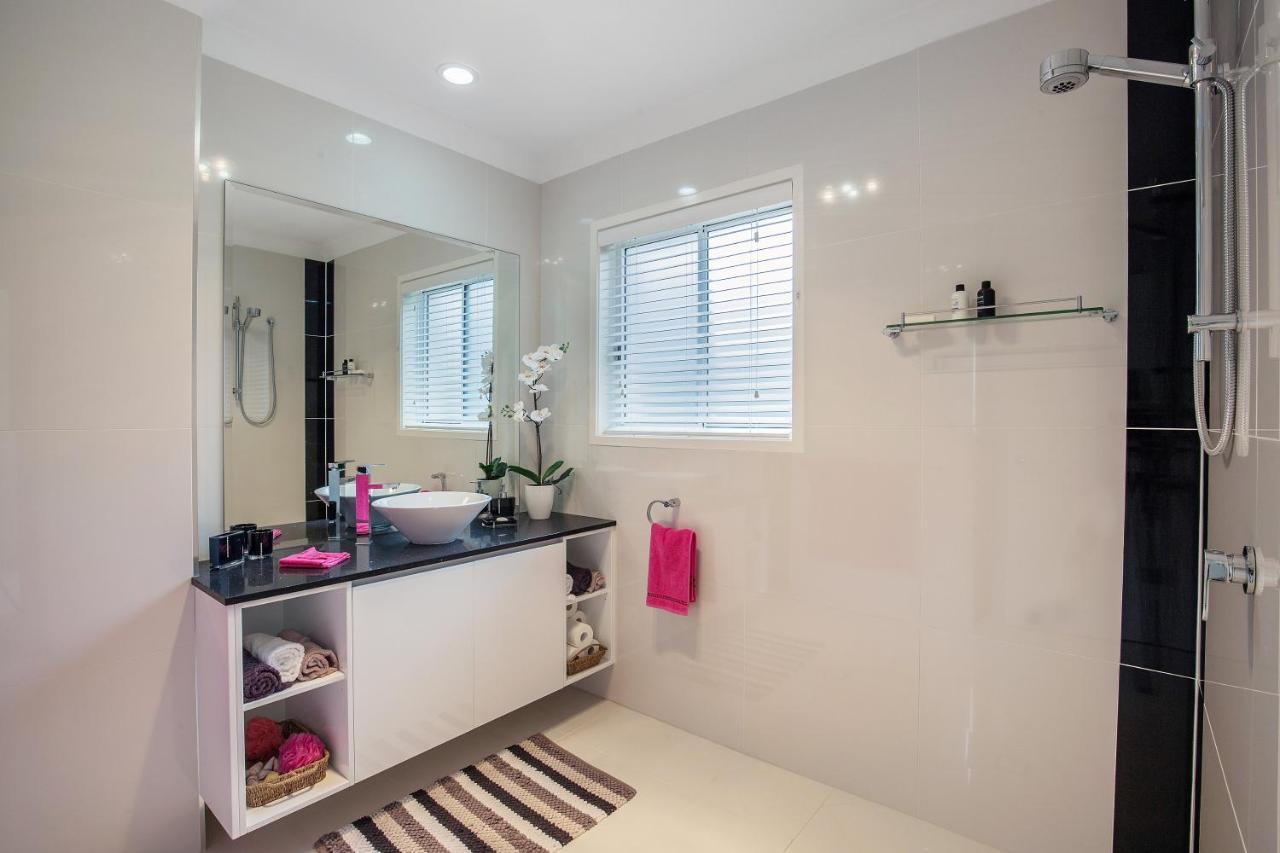 5 Star Water Front Luxury, Ava Gold Coast