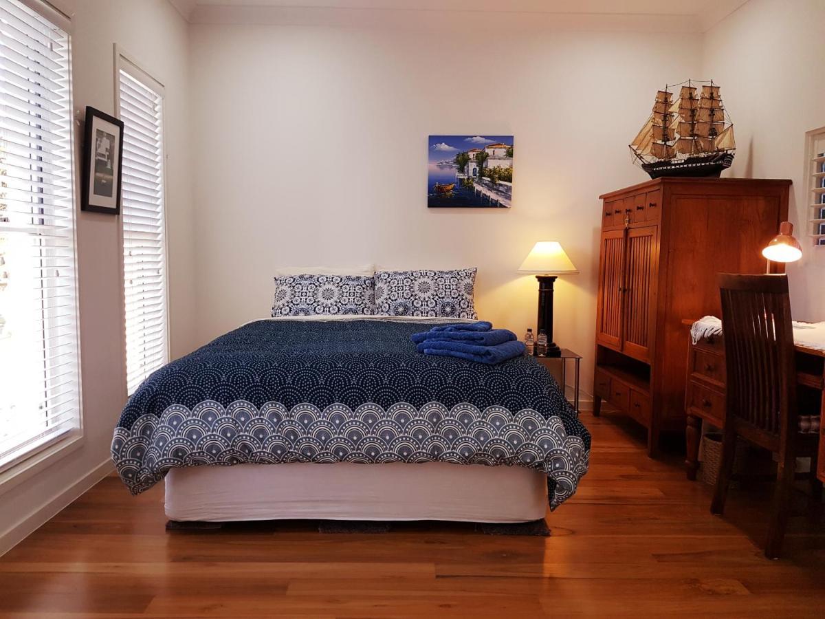 Guest house 5 Star Water Front Luxury, Ava