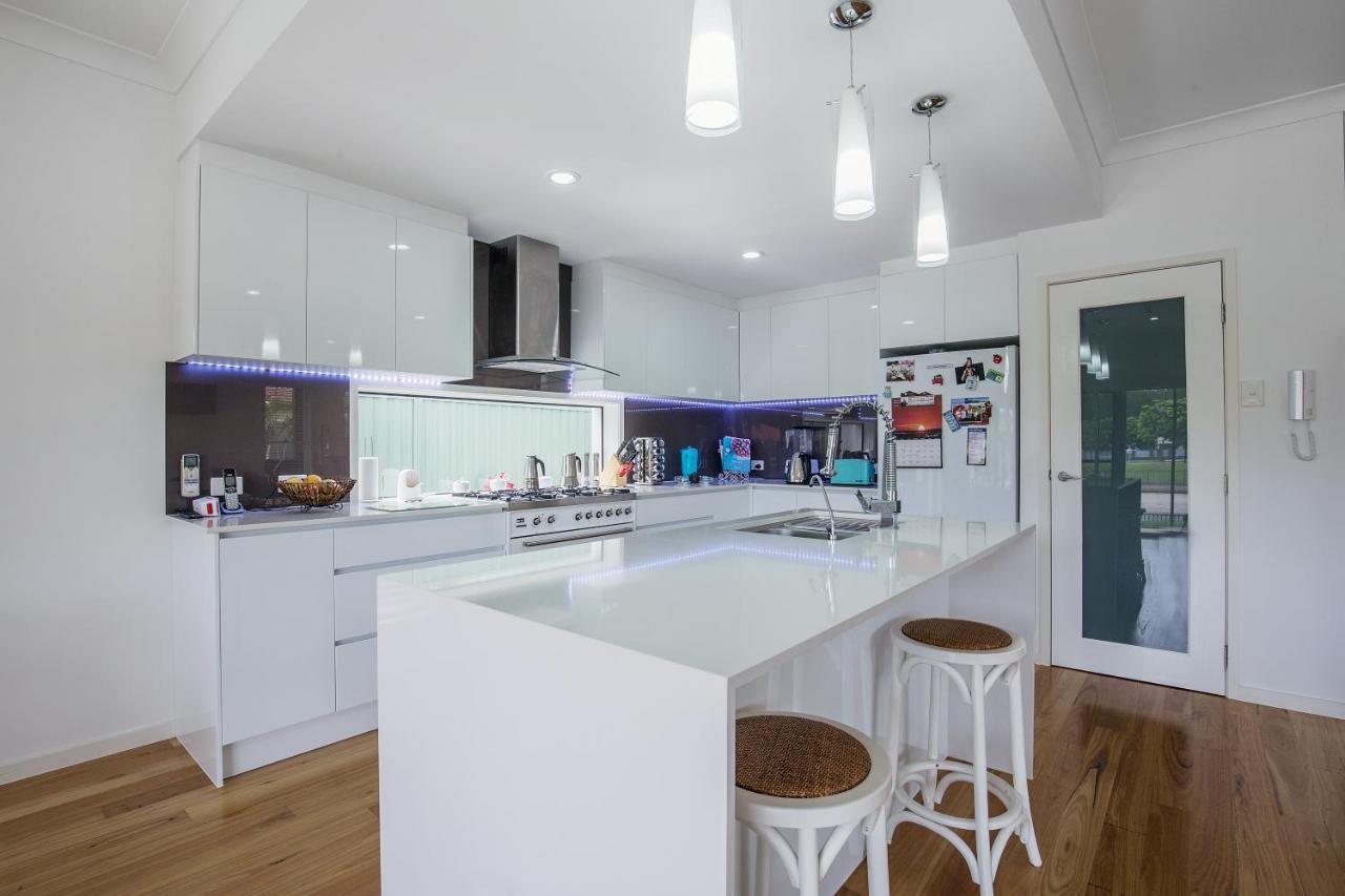 Guest house 5 Star Water Front Luxury, Ava