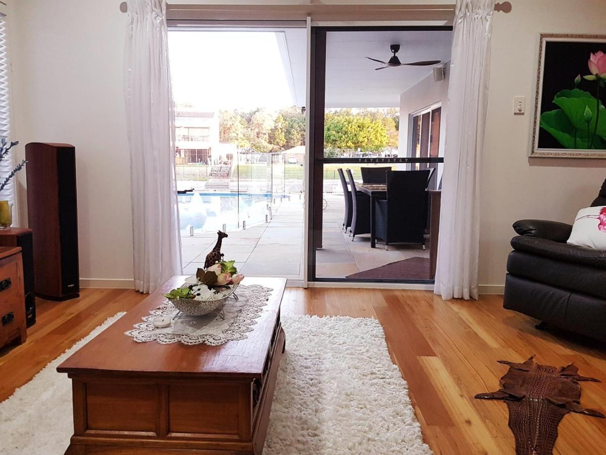 Guest house 5 Star Water Front Luxury, Ava