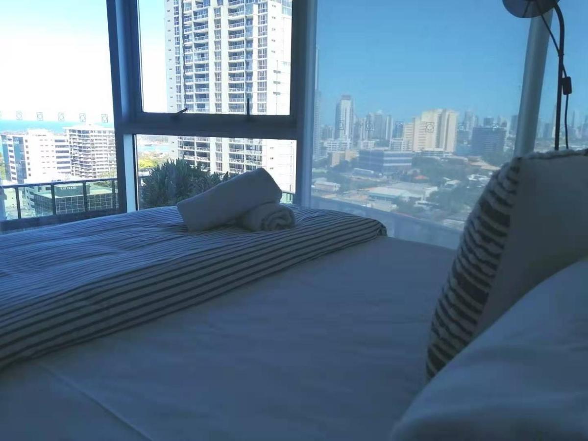 Three-bedroom With Amazing View Near Surfers Paradise *