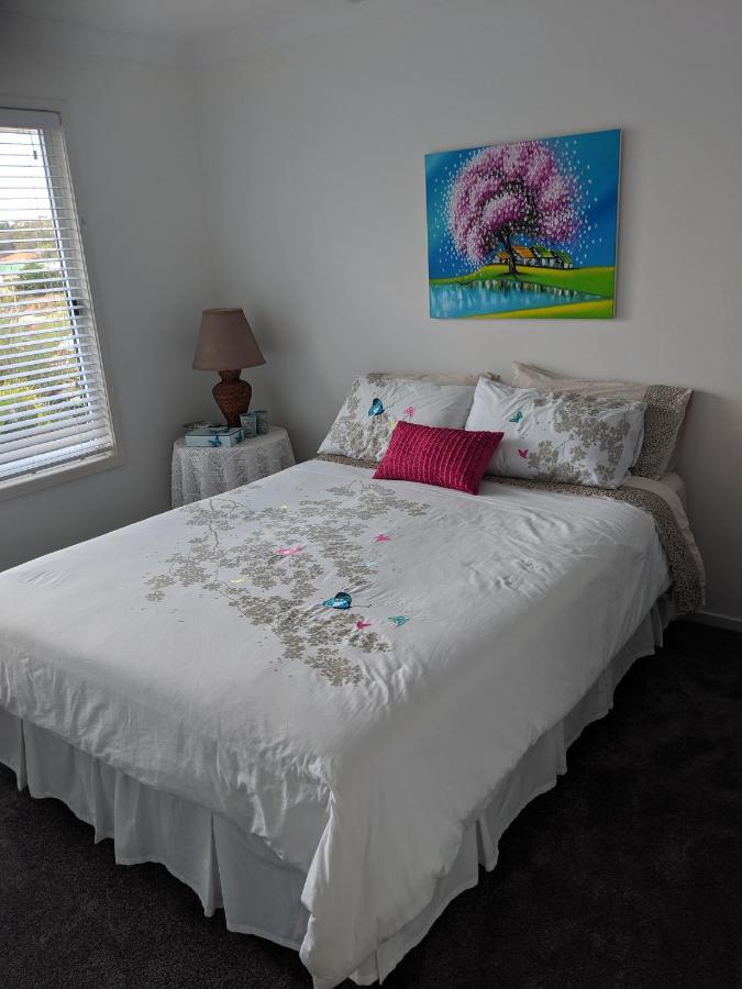 Guest house 5 Star Water Front Luxury, Ava