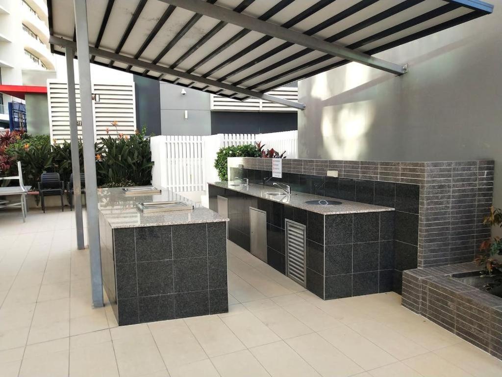 Three-bedroom With Amazing View Near Surfers Paradise * Gold Coast