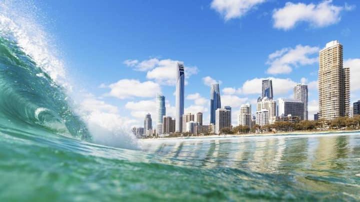 Legends Units With Panoramic Ocean Views In Surfers Paradise Hotel