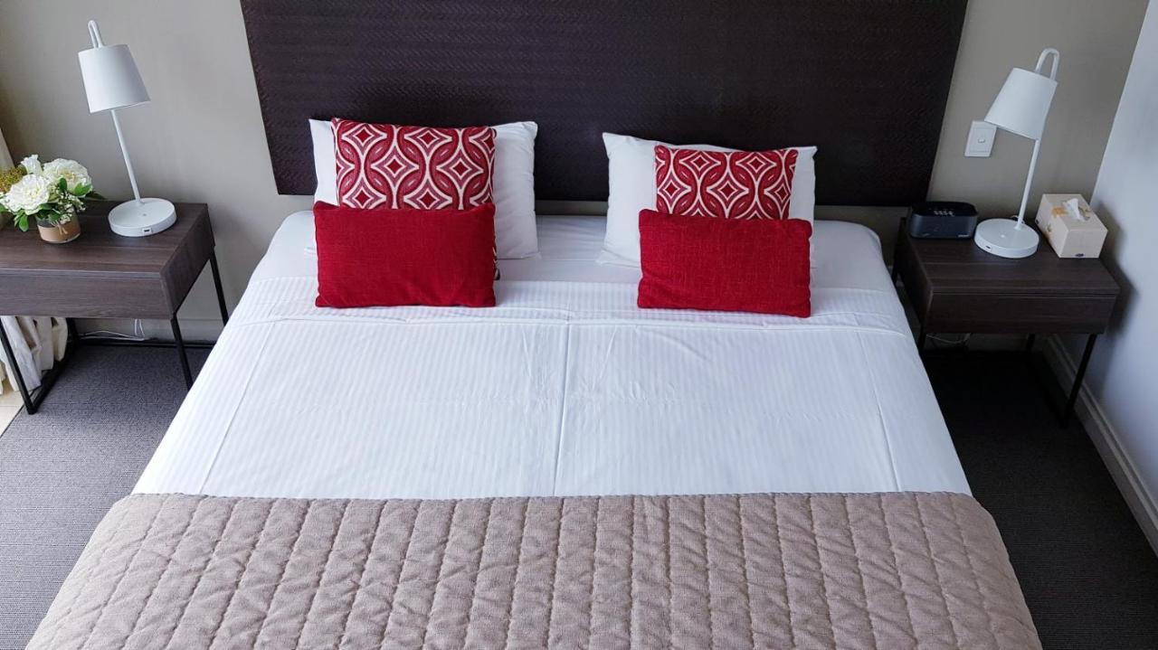 Legends Units With Panoramic Ocean Views In Surfers Paradise Hotel
