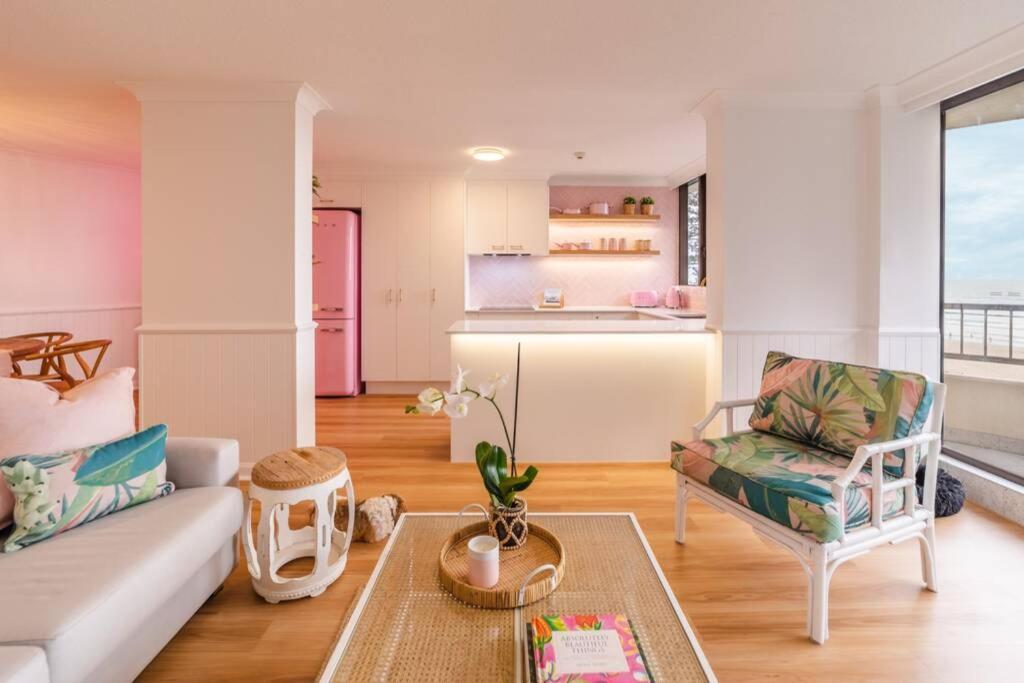 The Coconut Crib- Waterfront Burleigh