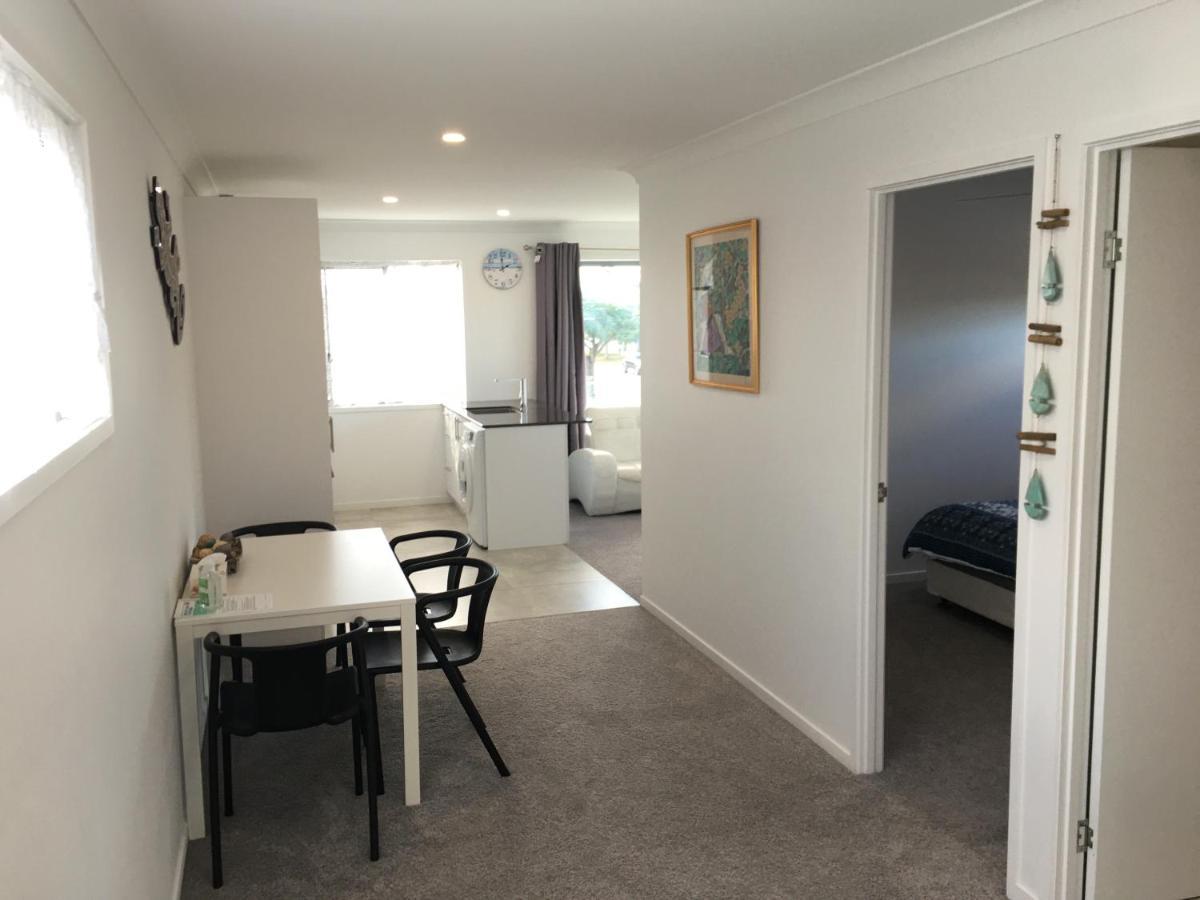 2bd Family Or Couple Upstairs Near Turf Club, Hota In Bundall