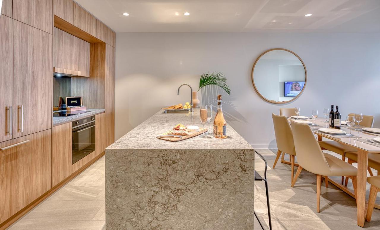 Encore Broadbeach - Official * Gold Coast