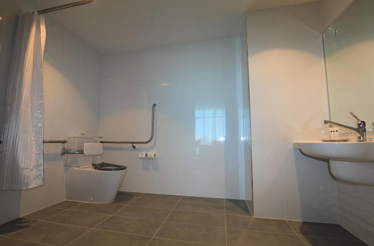 Hotel Rydges Airport 4*