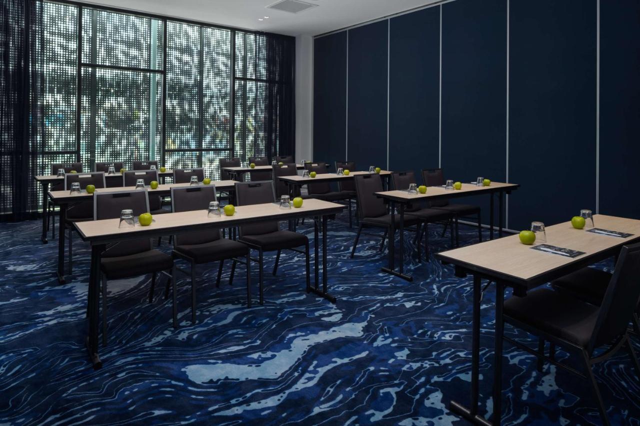 Hotel Rydges Airport 4*