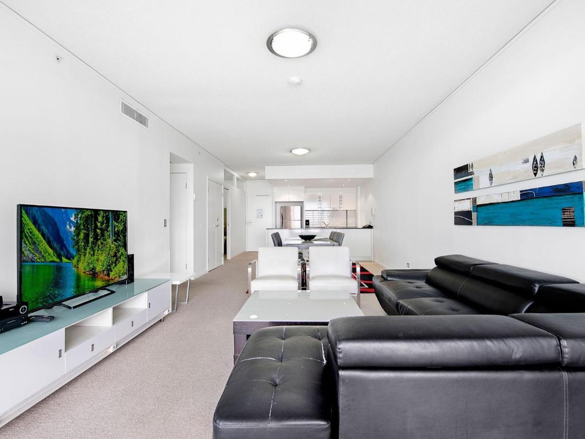 Apartment Beautiful Ocean View High Floor 3 Bedroom At Sierra Grand - Coasthm Gold Coast