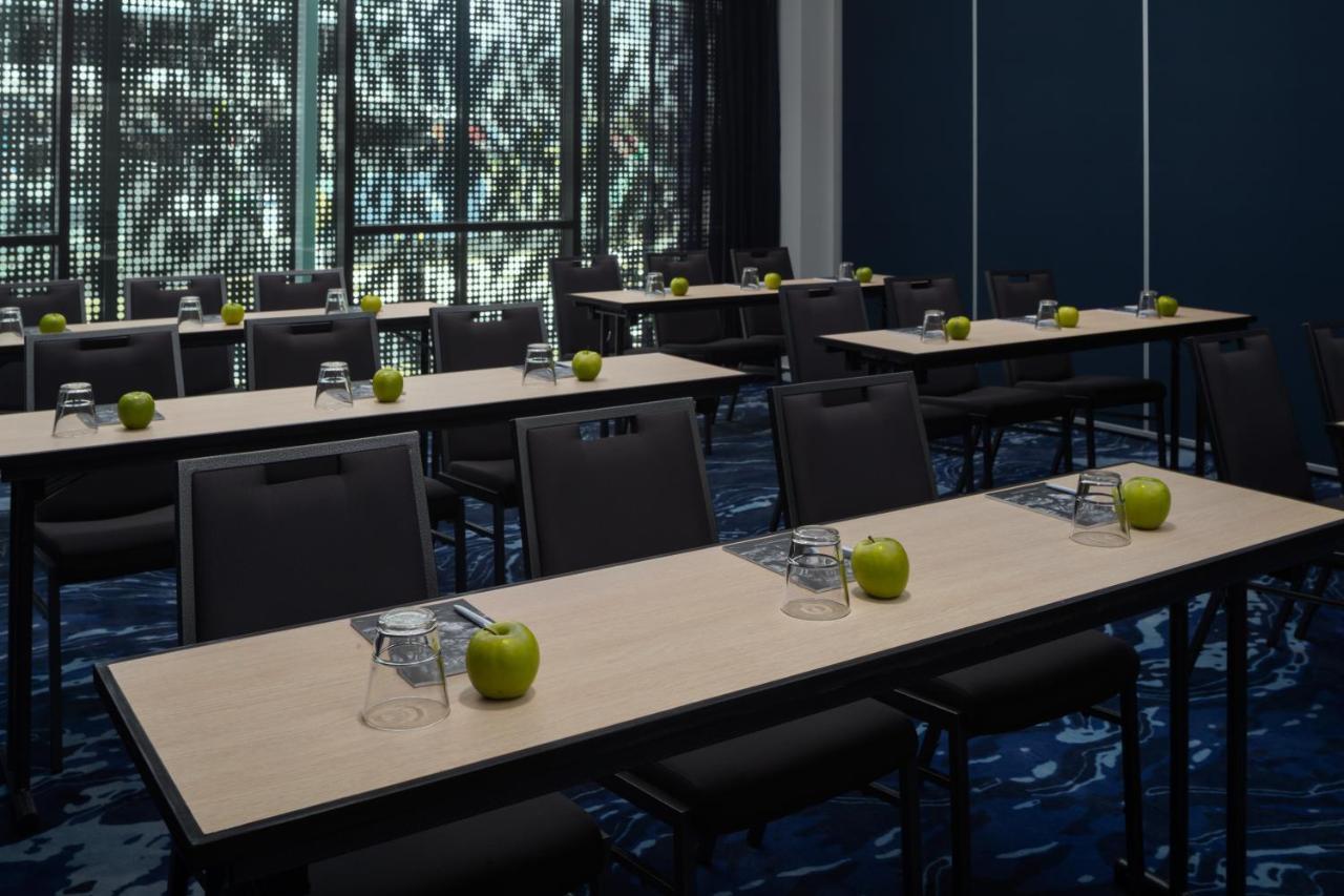 Hotel Rydges Airport 4*