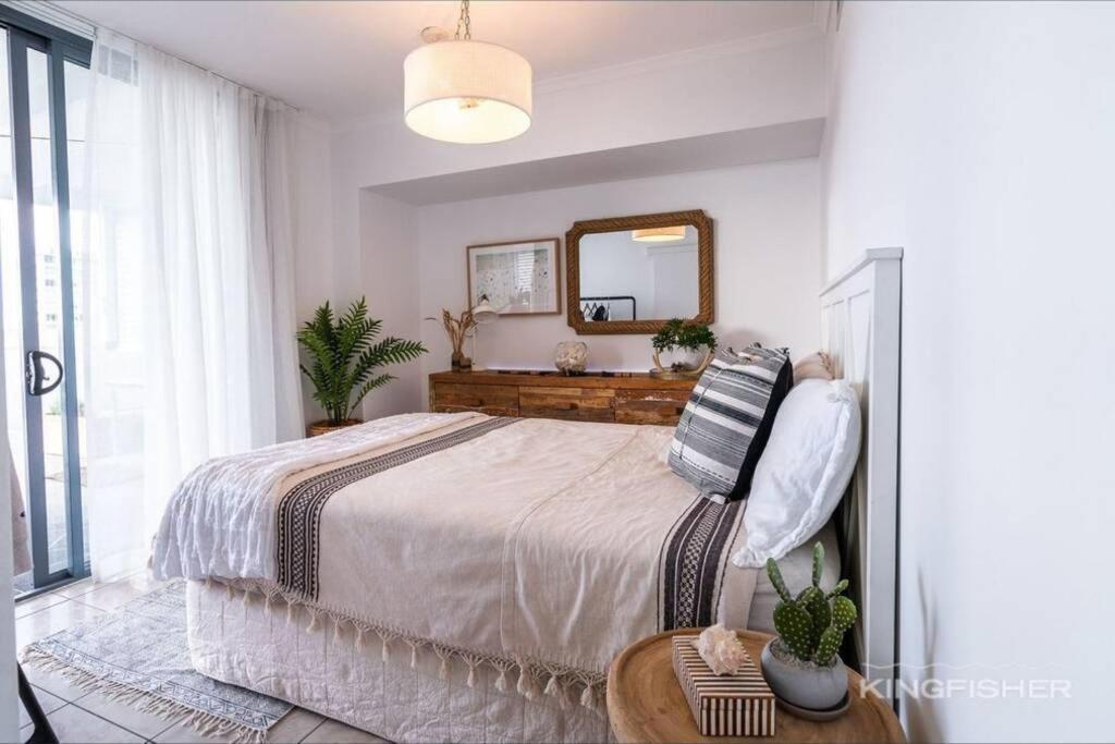 Luxe 3 Bedroom Rooftop Beachside *
