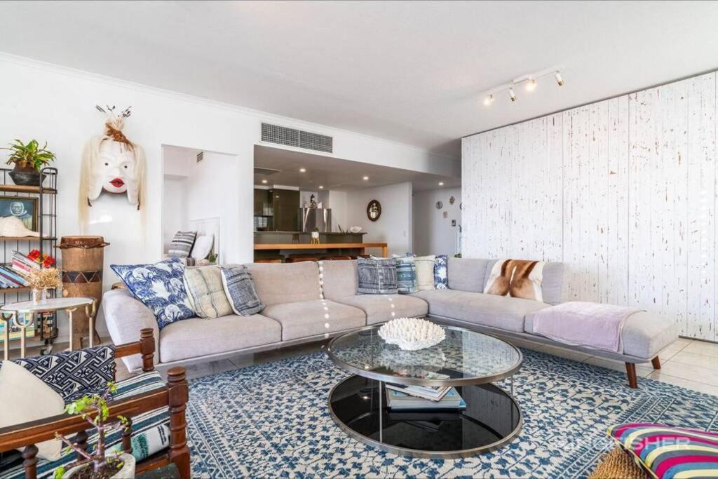 Luxe 3 Bedroom Rooftop Beachside Gold Coast