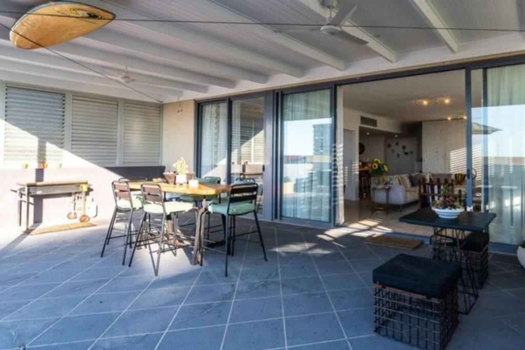 Luxe 3 Bedroom Rooftop Beachside Gold Coast