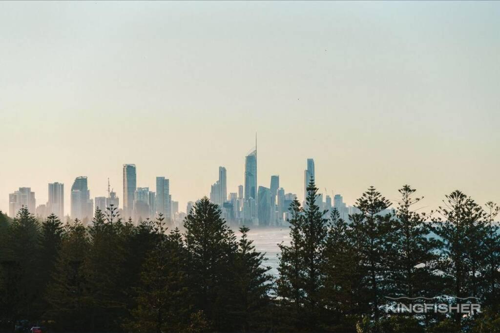 Luxe 3 Bedroom Rooftop Beachside * Gold Coast