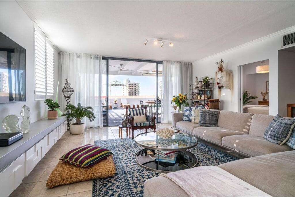 Luxe 3 Bedroom Rooftop Beachside * Gold Coast