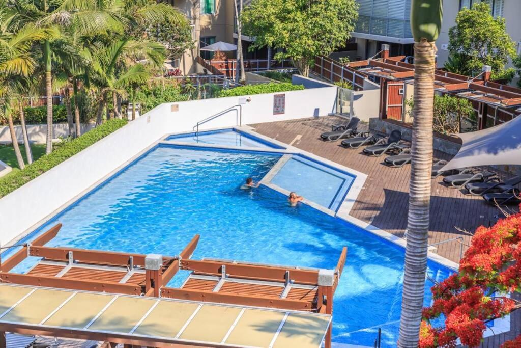 Luxe 3 Bedroom Rooftop Beachside Apartment *