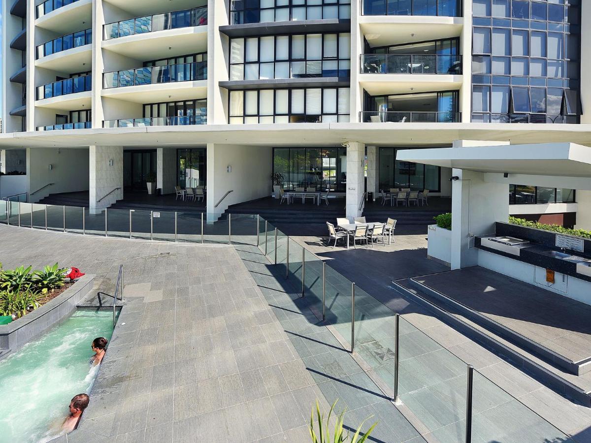 Beautiful 2 Bedroom - Sierra Grand Broadbeach Apartment