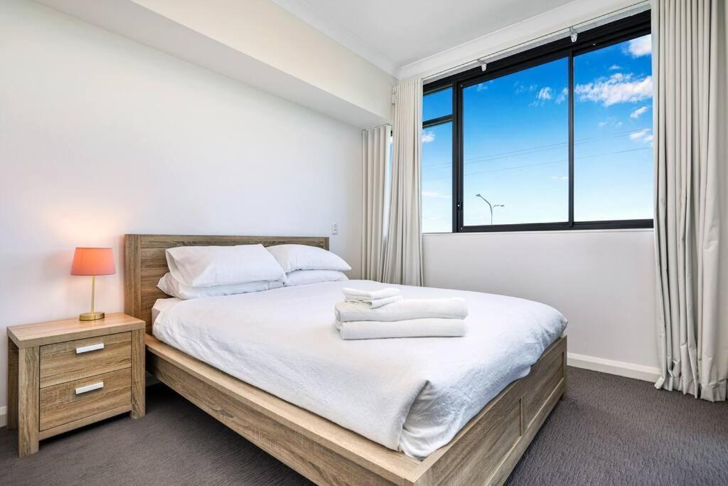 Perfectly Located 2 Bedroom Hope Island Gem... Apartment