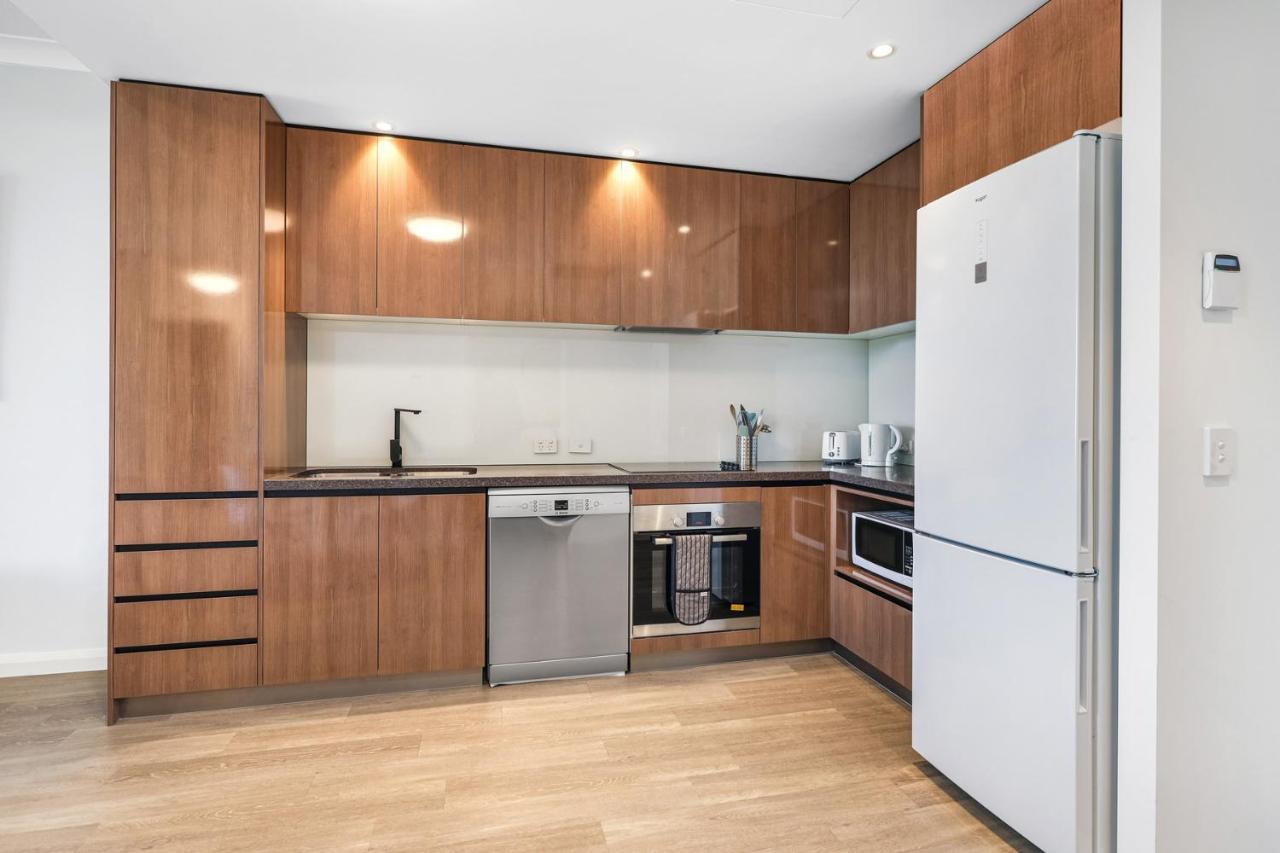 Apartment Perfectly Located 2 Bedroom Hope Island Gem...