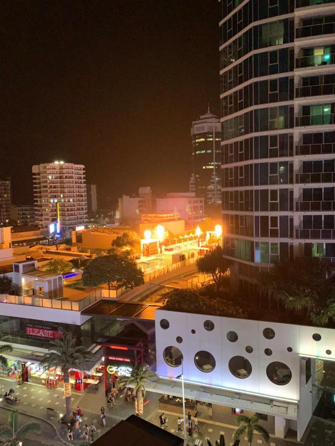 Amazing Heart Of Surfers Paradise * Gold Coast
