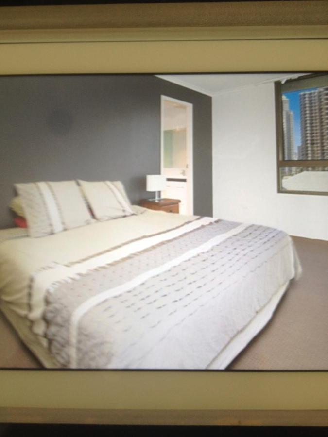 Amazing Heart Of Surfers Paradise *