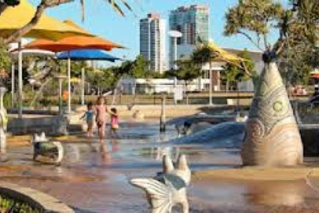 Apartment Broadwater Canal Frontage-runaway Bay-boat Ramp