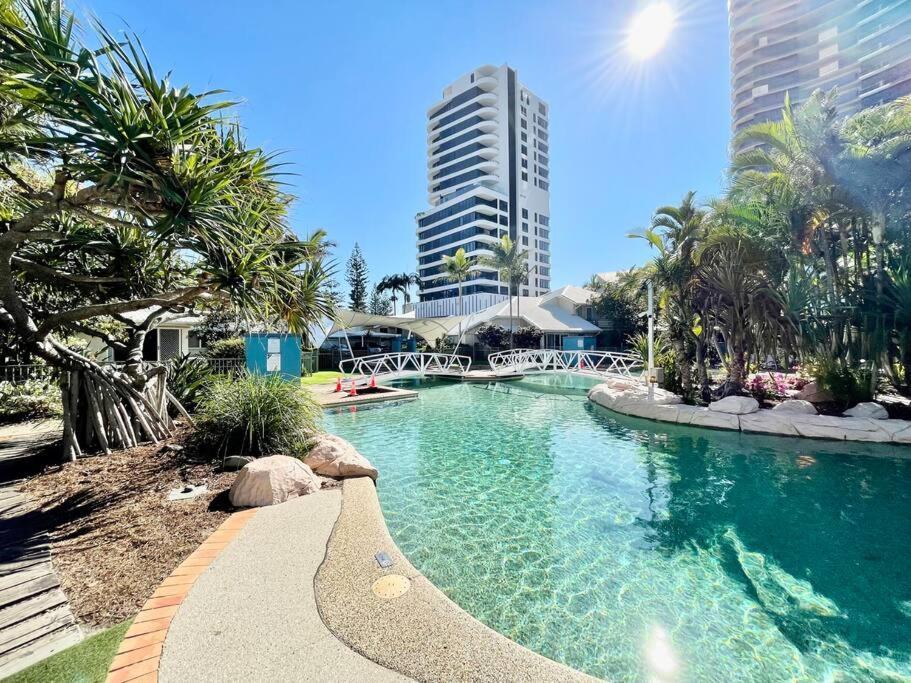 Diamond Poolside 44 Premium Gold Coast