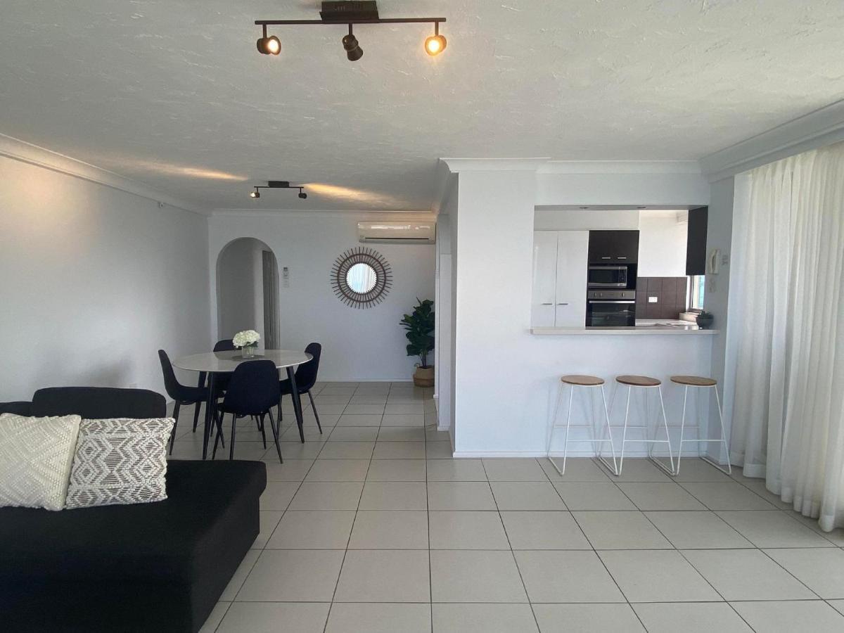 Aparthotel Hi Surf Beachfront 4*