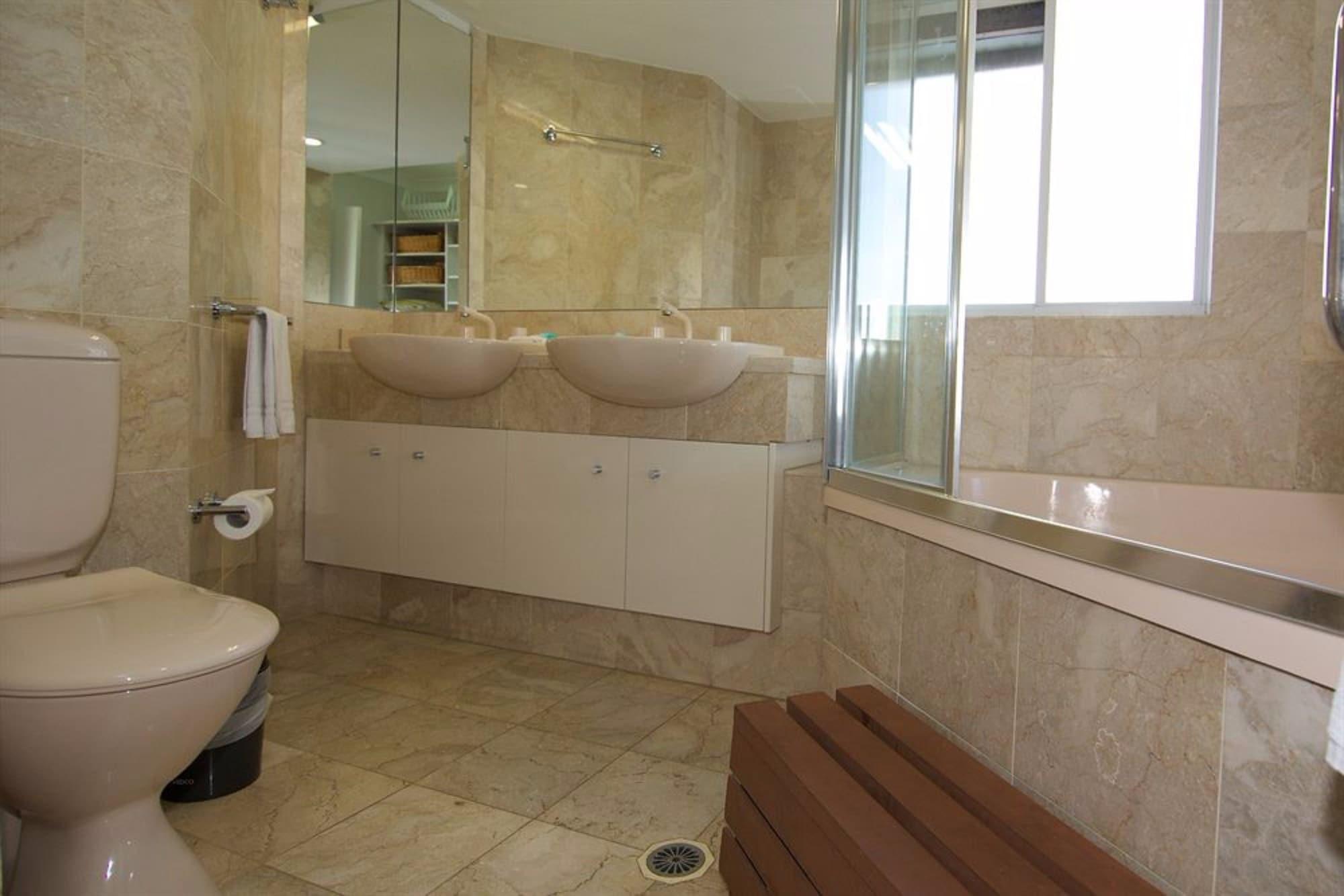 Surfers Mayfair 3*