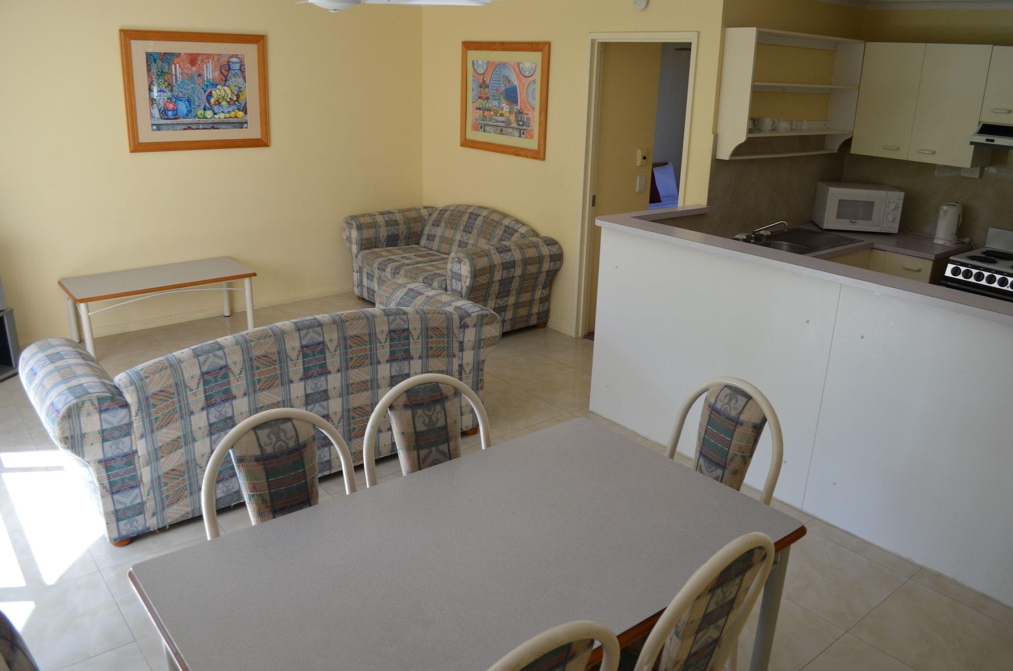 Enderley Gardens Aparthotel 3*