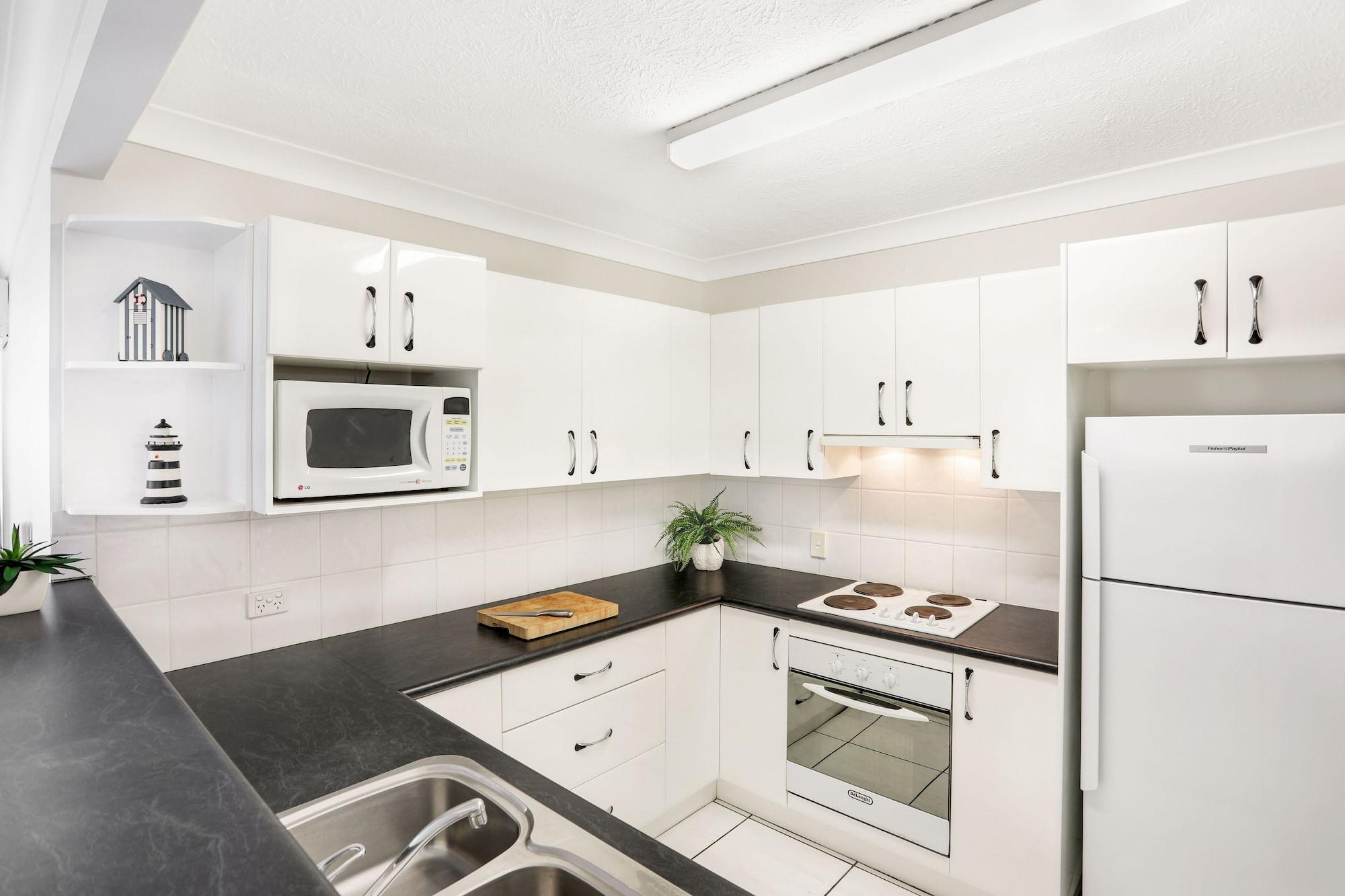 Breakers North Absolute Beachfront - Official Aparthotel 4*