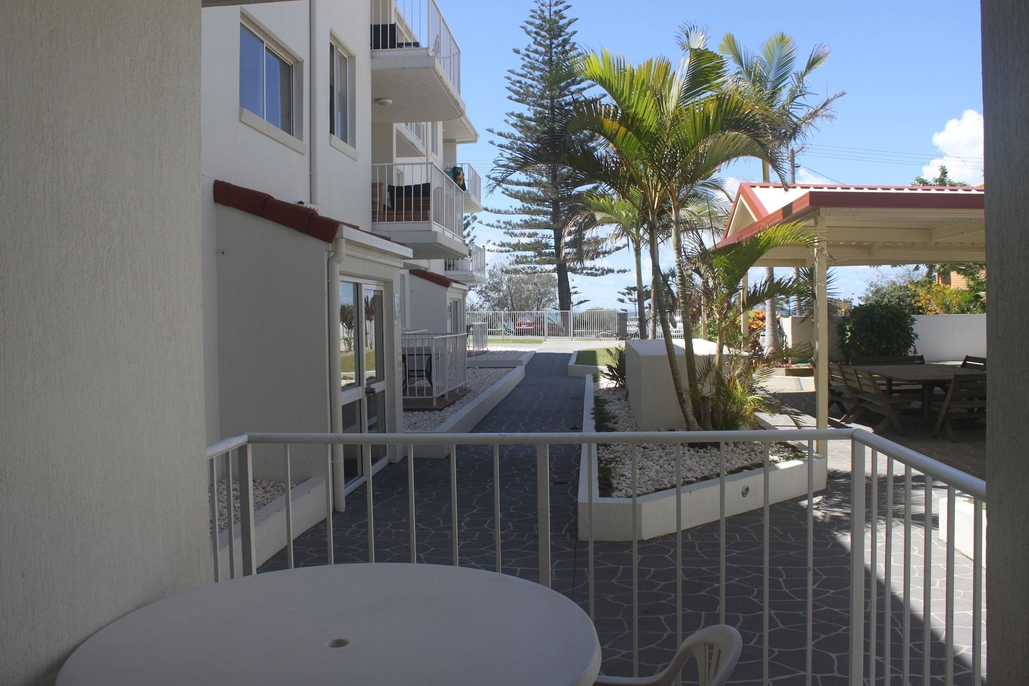 Aparthotel Burleigh Point 3*