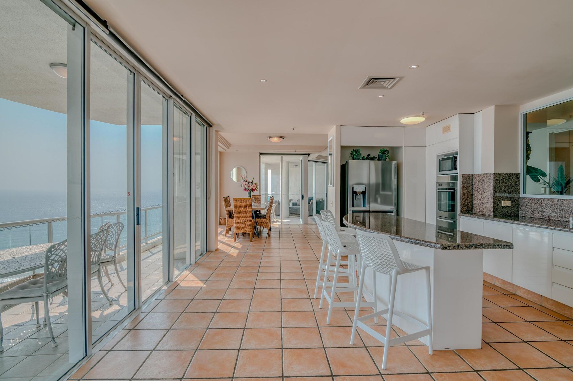 Aparthotel Carmel By The Sea Gold Coast
