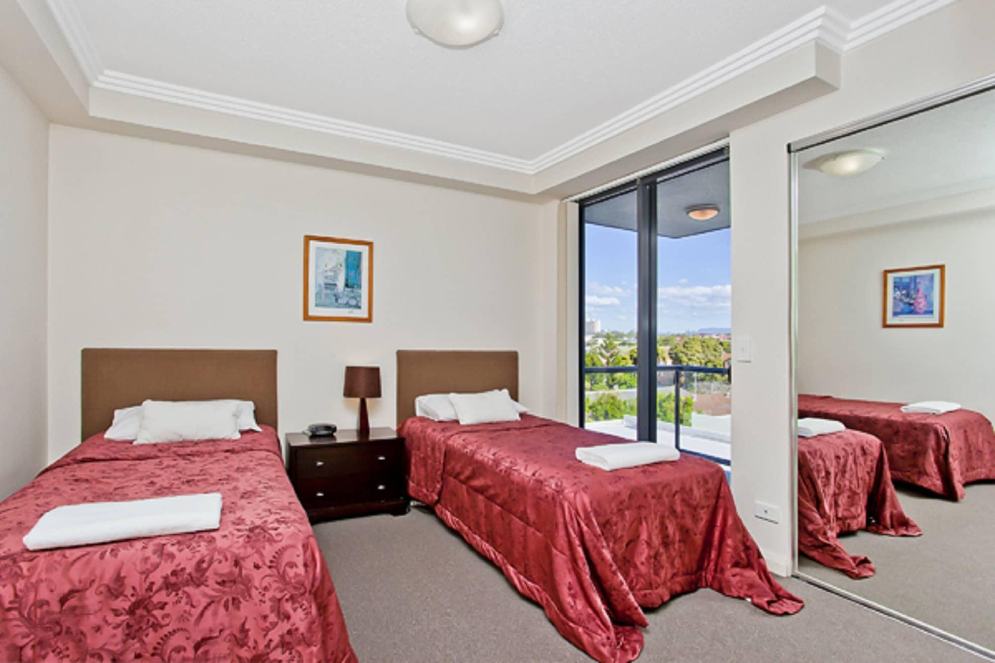 Aqualine On The Broadwater Aparthotel 4*