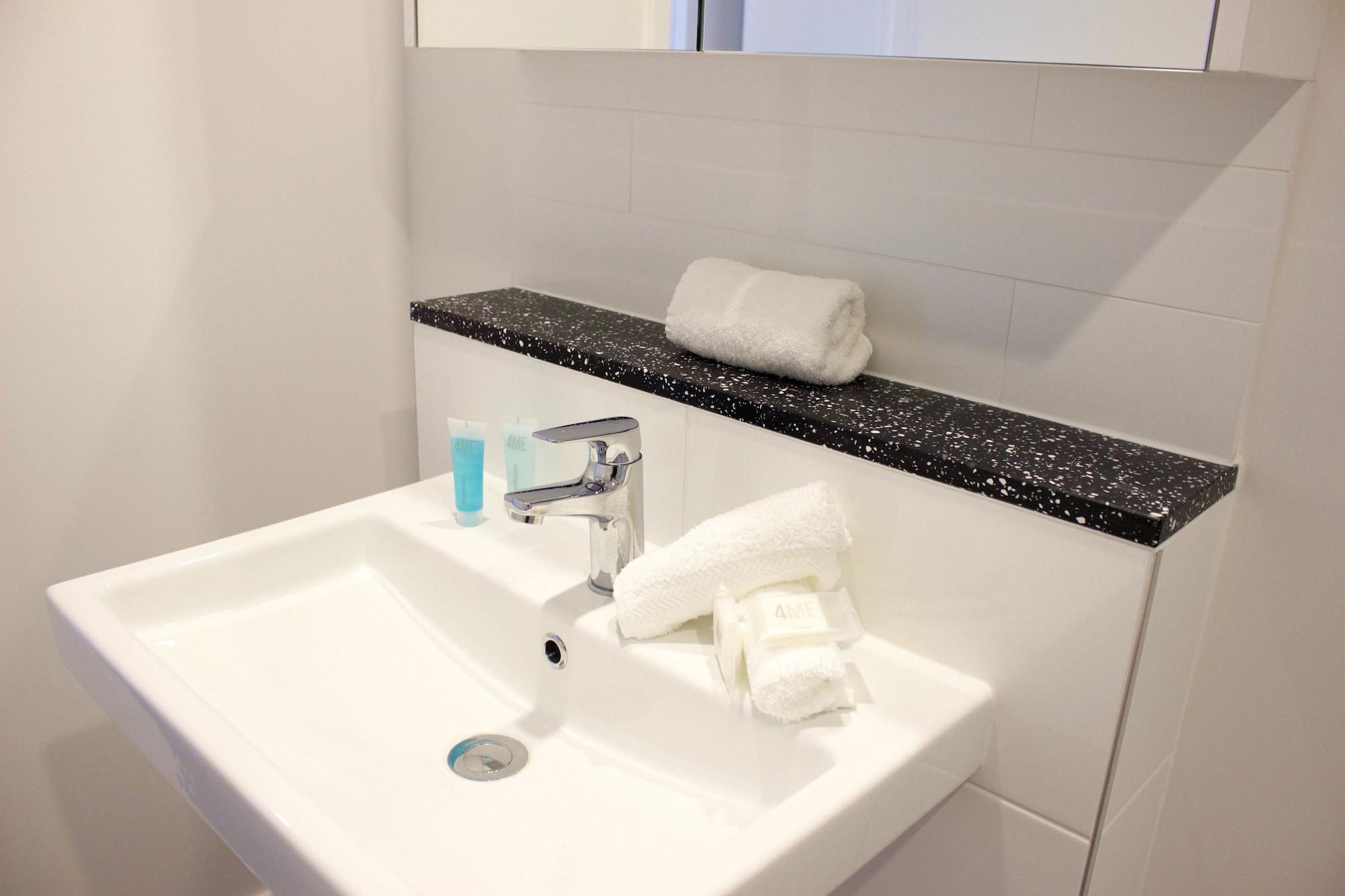Synergy Broadbeach - Official Aparthotel Gold Coast