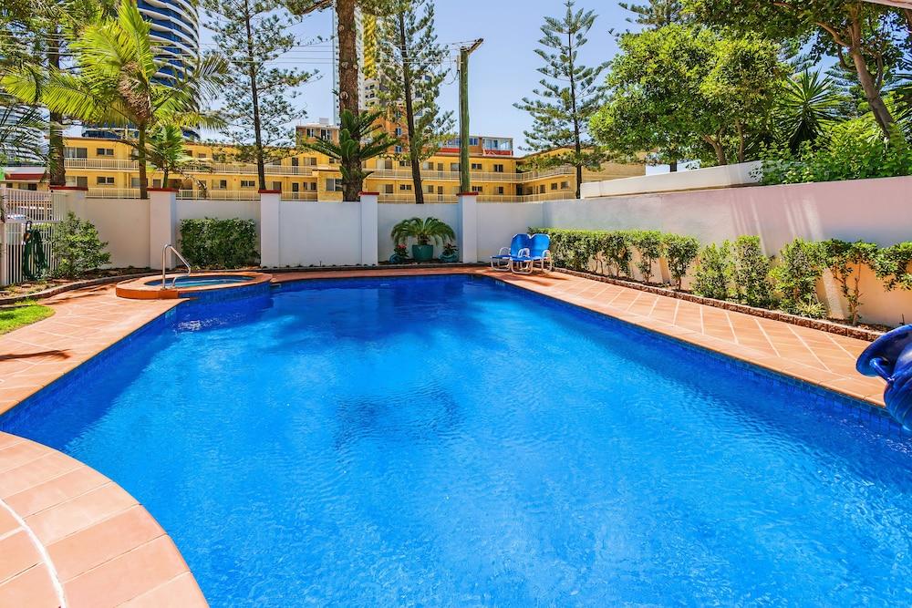 Aparthotel The Ritz Heated Pool 4*