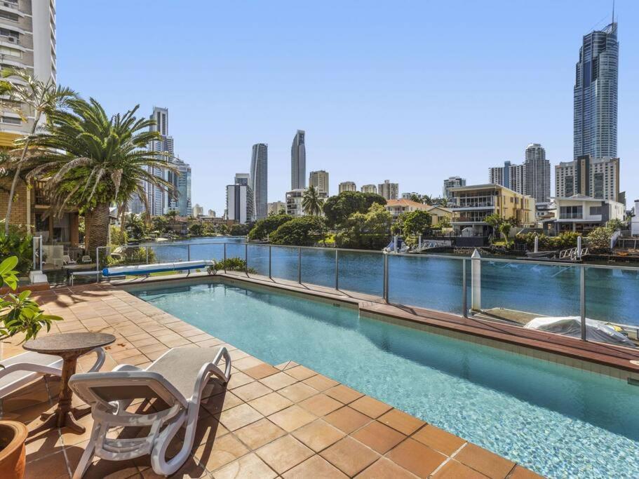 1301 The Emerald * Gold Coast