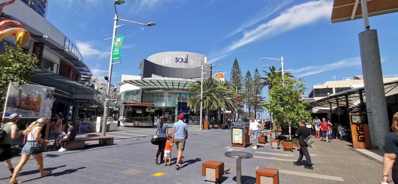 Apartment Beachside Modern In The Heart Of Surfers Paradise -free Parking *