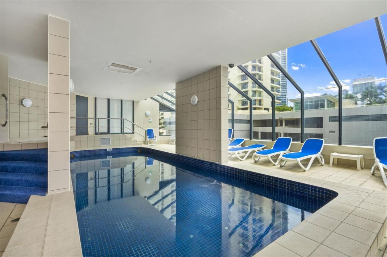 Apartment Beachside Modern In The Heart Of Surfers Paradise -free Parking