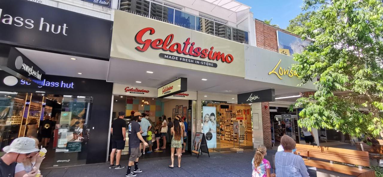 Beachside Modern In The Heart Of Surfers Paradise -free Parking Gold Coast