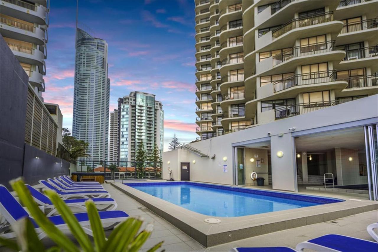 Apartment Beachside Modern In The Heart Of Surfers Paradise -free Parking